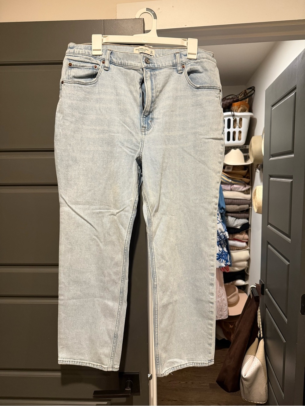 A&F The Ankle Straight Ultra High Rise